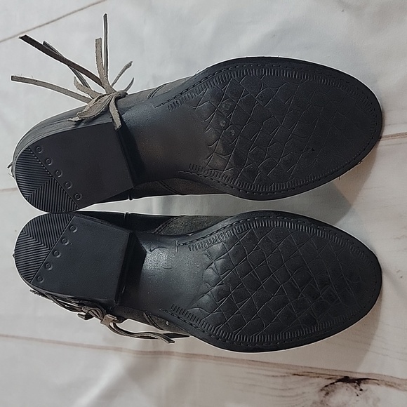 VERY Volatile Los Angeles Fringed Leather Ankel Boots or Booties Western 7.5 - Picture 4 of 8